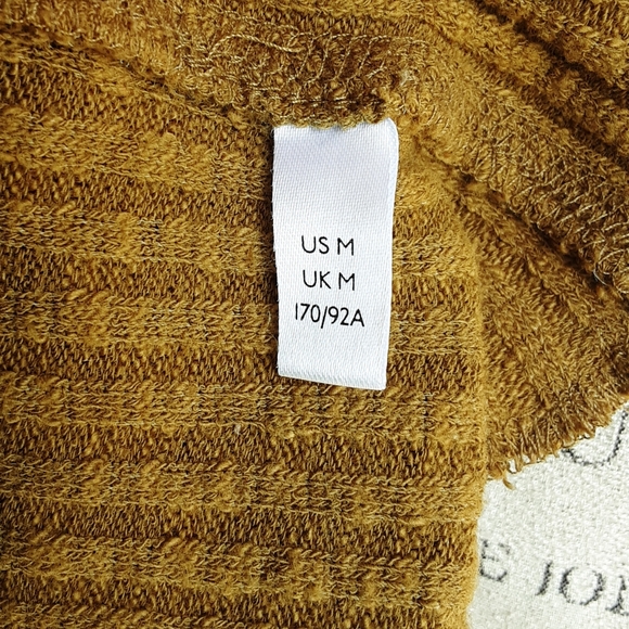 Urban Outfitters Out from Under Cropped Short Sleeve Top. - Picture 8 of 8